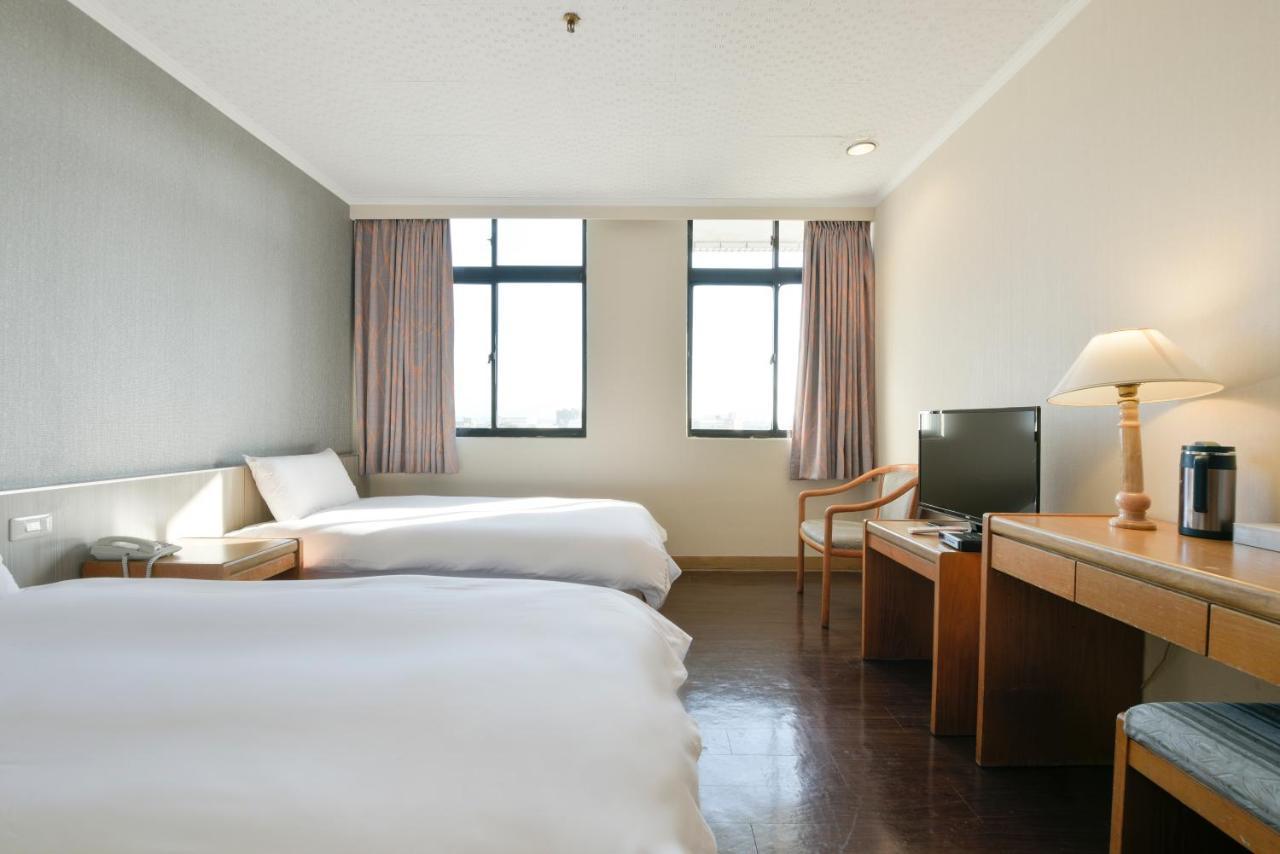 Back Home Hotel Chiayi Exterior foto