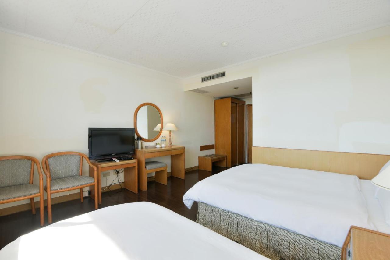 Back Home Hotel Chiayi Exterior foto